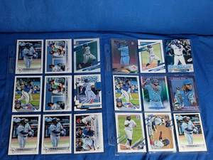 lot 50 image: 18 Vladimir Guerrero Jr. Cards