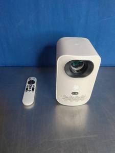 lot 18 image: HP CC360 1080P Mini Portable Projector