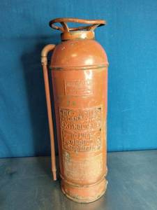 lot 66 image: Vintage The Underwriters Fire Extinguisher