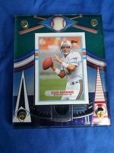 lot 92 image: 1989 Topps Dan Marion