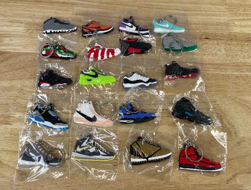 lot 21C image: 20 Brand New Nike, Air Jordan, Air Max, Kobe, Foamposite, Lebron Sneaker Shoe Keychains