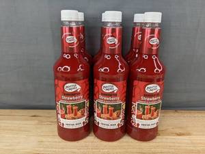 lot 30G image: 6 Master of Mixes Strawberry Daiquiri & Margarita Mix Bottles, 1L Each - Brand New