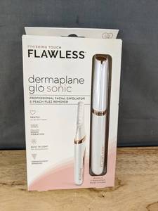 lot 51 image: Finishing Touch Flawless Dermaplane Glo Sonic Exfoliator $39 Retail - Brand New