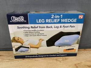 lot 67 image: Contour 2-in-1 Leg Relief Wedge Pillow - Brand New
