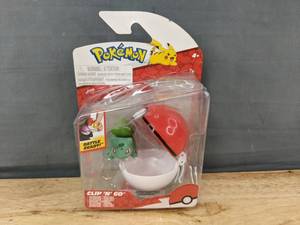 lot 77 image: Pokemon Clip N Go Bulbasaur and Poke Ball Figure - Brand New