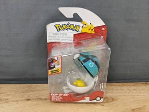 lot 3G image: Pokemon Clip N Go Net Ball with Psyduck Figure - Brand New