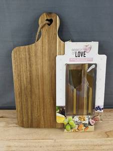 lot 250 image: Season of Love Wood Serving Board with Knives - Brand New