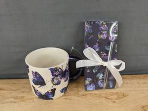 lot 276 image: Butterfly Mug, Notebook, and Pen Gift Set - Brand New