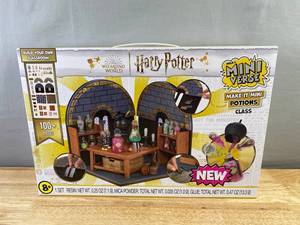 lot 1H image: Harry Potter Mini Verse Potions Class Playset, 100 Pieces $55 Retail - Brand New
