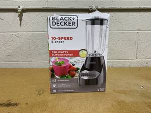 lot 105 image: BLACKDECKER 10-Speed Countertop Blender