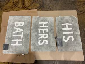 lot 109 image: 2PCS Jean Pierre His & Hers Cotton Bath Rug Set