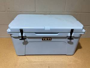 lot 17 image: Yeti Tundra 65 Hard Cooler