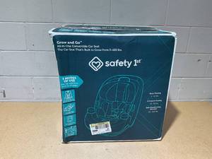 lot 24 image: Safety 1st Grow and Go All-in-1 Convertible Car Seat