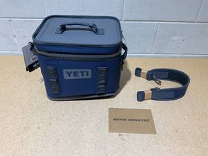 lot 35 image: Yeti Hopper Flip 12 Soft Cooler