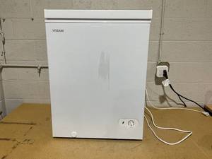 lot 90 image: Vissani 5.0 cu. ft. Manual Defrost Chest Freezer