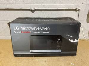 lot 115 image: LG MSER0990S 0.9 Cu. Ft. Stainless Countertop Microwave