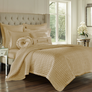lot 20 image: King Size J. Queen New York Satinique Coverlet