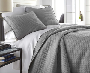lot 211 image: 3PCS KingCal King Vilano Oversized Quilt Set by Southshore Fine Linens