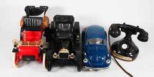 lot 21 image: Jim Beam Decanter - Volkswagen, 1908 Model T, 1928 French Phone