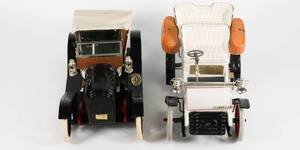 lot 20 image: Liquor Decanter - 1914 Chevy Cadillac EMPTY