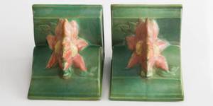lot 35 image: Vintage Roseville Pottery Bookends