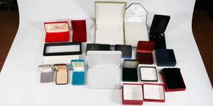 lot 56 image: Vintage Jewelry Boxes