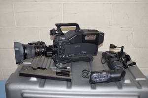 lot 36 image: Sony Professional Broadcast Video Camera System with Custom Case & Accessories