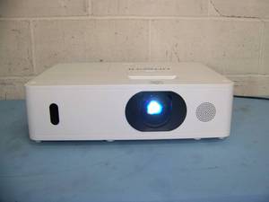 lot 103 image: Hitachi, CP-WU5505, LCD Projector