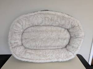 lot 34 image: NEW KIRKLAND SIGNATURE PET BED