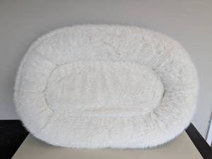 lot 35 image: NEW KIRKLAND SIGNATURE PET BED