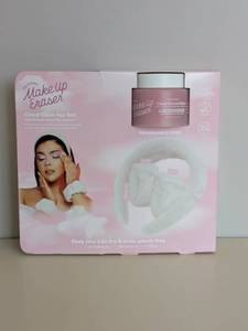 lot 47 image: NEW THE ORIGINAL MAKEUP ERASER