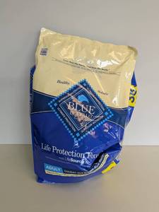 lot 27 image: NEW BLUE BUFFALO ADULT CHICKEN & BROWN RICE RECIPE (38LBS.)