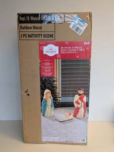 lot 110 image: NEW HOLIDAY TIME 28 3-PIECE HOLY FAMILY SET