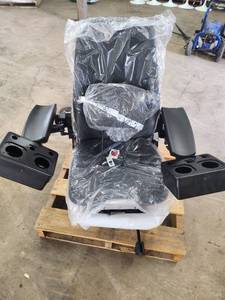 lot 6 image: Grammer S7X2 Seat Top with Armrests and Cup Holders