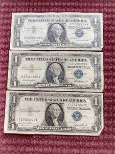 lot 12 image: (3) Silver Certificate $1 Notes