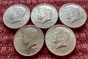 lot 13 image: (5) 90% Silver Kennedy Half Dollars