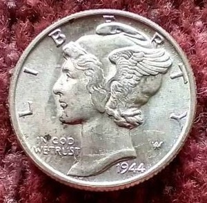 lot 34 image: Uncirculated 1944 Mercury Dime