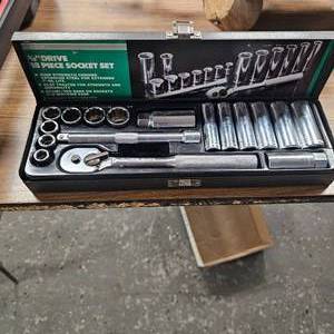 lot 6 image: NAPA Silverline 38 Ratchet Set wDeep and Standard Sockets