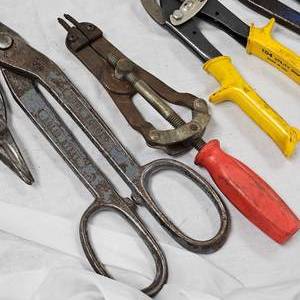 lot 37 image: 5 Tin Snips, Pliers, Snap Ring
