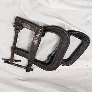 lot 39 image: 5- C Clamps 4-5 Craftsman
