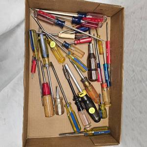 lot 55 image: Box of Assorted Vermont Screwdrivers