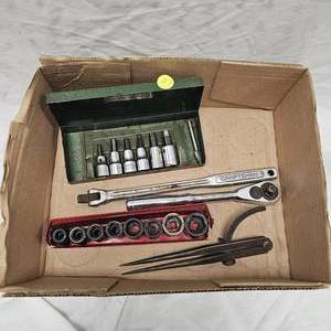 lot 57 image: CraftsmanSK Too Allen BitsSocketsRatchets