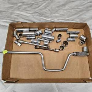 lot 64 image: Craftsman Speedwrench, Sockets, Extension