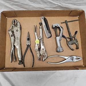 lot 84 image: Vise Grips, Pliers, Tools, Etc