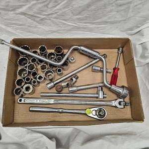 lot 87 image: 12 Drive Craftsman Ratchet, Socket Set