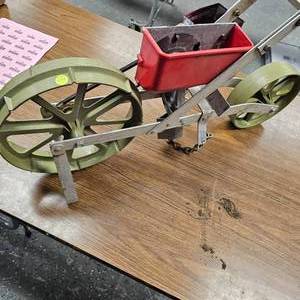 lot 122 image: Seed Planter