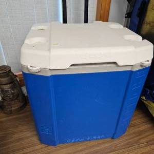 lot 123 image: Like New Igloo Cooler, 60 Qt