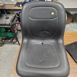 lot 101 image: Like New Universal Garden Tractor Seat