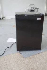 lot 5 image: dorm fridge