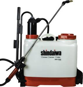 lot 7 image: Chapin International 3-Gallon Euro-Style Manual Backpack Sprayer